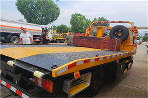 滨城附近拖车电话号码服务